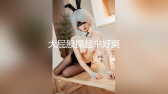 【乱伦亲妈】妈妈每天打扮的风骚去见野男人_看见她穿着丝袜.