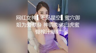 丸子头漂亮小姐姐 身材苗条 扭着小屁屁样子看着好可爱