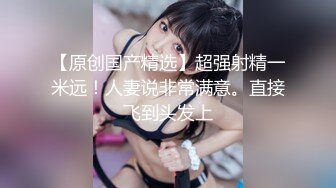 偷拍极品女生如厕，来姨妈了，居然还闻一闻姨妈巾