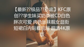 《母子乱伦》小伙下药迷翻妈妈❤️懂事以后第一次完完整整看妈妈的裸体❤️想不到妈妈下面毛毛那么少