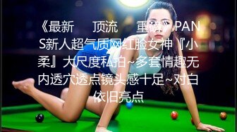 国内厕拍大神潜入商场女厕全景后拍美女撅着美臀尿尿很有撸点