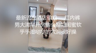 长相文静的极品美臀女神居家激情啪啪的!