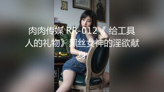 平刘海小美女，苗条的身材下面拉尿尿的小肥穴，带感的尿液匆匆流出！