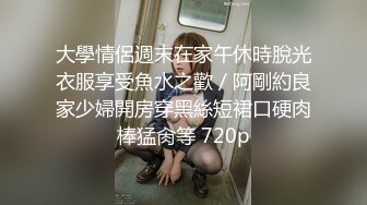 颜值不错的小女人全程露脸大秀直播，开档丝袜在家里一个人放肆嗨，跳弹自慰骚逼呻吟床上床下各种自慰骚浪满屋