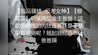 巨乳黑丝骚姐姐揉着骚奶子跟狼友互动撩骚，淫声荡语不断，自己舔奶子玩奶头自慰逼逼，掰开骚穴看大逼特写