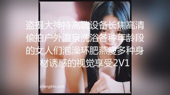  逼毛多多的萝莉小女人全程露脸全方位展示，丝袜诱惑淫声荡语互动撩骚狼友