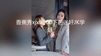 大一女生军训迟到被教官单独留下训练,最后强迫女生和自己车震,女生一脸不情愿