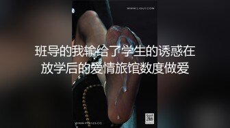 《顶流网红✿私拍》露脸才是王道！干练短发童颜巨乳肥臀反差网红muay订阅福利，露出3P紫薇双洞高潮无下限