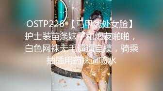 颜值不错的美女主播露脸户外小河边勾搭钓鱼的小哥激情啪啪，让小哥吃奶玩逼口交大鸡巴，无套抽插射她小嘴里