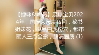  粉色头发卡哇伊眼镜萌妹子啪啪，特写深喉交上骑乘晃动大奶，无毛逼逼掰穴特写