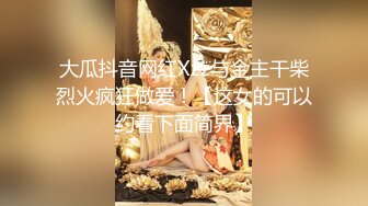 【绝版资源】高颜值骚人妻，爱户外露出爱多人运动，抵挡不了的风韵，到了床上人越多操她淫语说得越骚，淫荡！