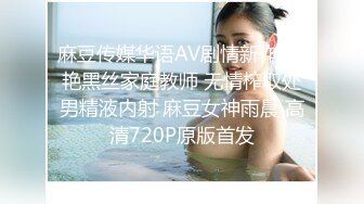  风流美少妇真骚露脸大秀直播，让小哥揉奶玩逼，摸着小哥滚烫的大鸡巴套弄吸吮真鸡巴骚