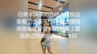 【颜值网红女神难得收费秀】C罩杯极品美乳，又大又圆，一线天馒头逼，站在椅子上掰穴，里面已经很湿，一直叫爸爸很诱人