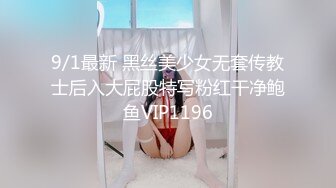 抄底漂亮少妇 和闺蜜一块逛街 看着特别干净的蓝白内内