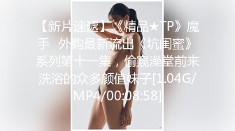 两个大哥哥大战一个美少妇，玩三P挣着换着吃屌,最后特写看屁眼