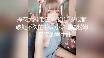 [B2E8] 三男两女居家乱交Party,俩小母狗翘着蜜桃臀等待大J8的进入,场面疯狂,呻吟声不断