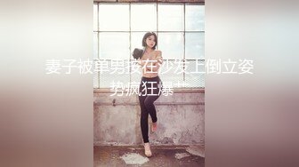 在卫生间偷偷摸摸劫持一个大美女