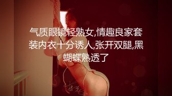  肉嘟嘟的小美女露脸初次下海直播赚外快，全程露脸听狼友指挥