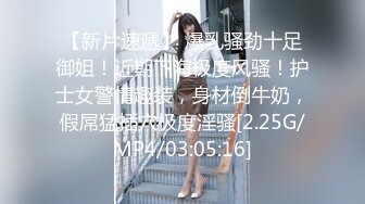 【金莲小仙女】重庆妹子到小山村挑战陌生人面前露出，村里男人的福音，还在大姨妈期间，掰穴撒尿露乳，言语挑逗得大叔受不了