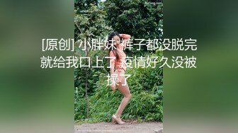 商场女厕逼脸同框偸拍超多妹子方便，看脸赏逼视觉效果炸裂，熟女的无毛一线天简直太顶了 (2)