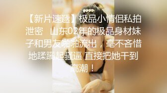 娘胎里带点骚的小女人露脸精彩大秀直播，道具玩逼给小哥口交大鸡巴69舔弄，无套抽插激情上位，射在了屁股上