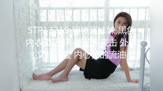 九月新厕拍-黄衣黑裤长发眼镜美女决堤的黄水喷射而出