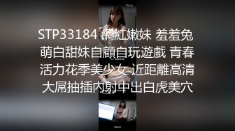 大神旅游景区一路走一路抄底众多的美女少妇眼界大开2 (8)