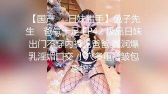 40多岁的老娘们吃嫩棒，一脸欲求不满的神情，谁能艹舒服她！