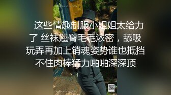  轻熟女姐妹组合露脸激情4P伺候年轻小哥哥，让小哥吃奶子交大鸡巴，黑丝情趣互动抽插