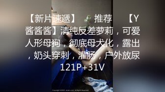  极品圆润肥臀少妇夫妻居家啪啪，性感开档黑丝跪着深喉交，翘起大屁股后入抽插