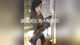 闯入万达影城女厕多角度全景偷拍背包少妇的肥美鲍鱼 (2)