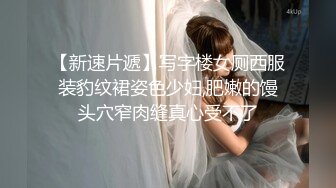  女同学被班上好几个了男生胁迫脱她衣服摸奶子,还掏出鸡巴让她吃,还插入她无毛白虎逼