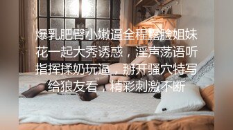 【新片速遞 】在家门口等外卖迟迟不来，好无聊❤️拿出小玩具自己玩了起来！