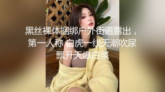  眼镜小美女露脸群P好几哥大哥，身材不错让三个大哥对着小嘴奶子和逼逼撸鸡巴