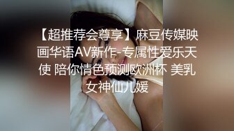 轻轨车厢偷拍爱玩手机的漂亮小姐姐 奶头还是粉嫩的