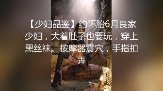 贱母狗喜欢后入的时候被扯着头发猛干