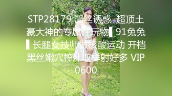 工作女强人的内衣裤颜色不一样，反而让人感觉很可爱。