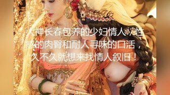 舞蹈系桃子清纯甜美眼镜美女诱惑秀，撩起裙子露完美肥臀，半脱下内裤抖臀，翘起双腿掰穴特写揉搓