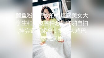 夏天洗澡不關窗的母女倆,翹立的乳頭和稀疏的陰毛真想沖進去玩個3P