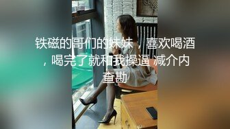 开档黑丝露脸风骚的大屁股少妇深夜跑到公测勾搭大哥激情啪啪，直接在厕所内口交大鸡巴躺在地上让大哥爆草