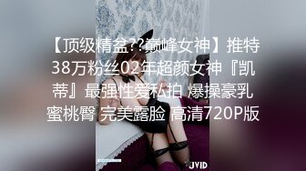  软软柔柔时尚白皙美女 好勾人啊 脱光光娇躯耀眼 萌萌韵味心动不已 扑上去用力爱抚亲吻狠狠抽