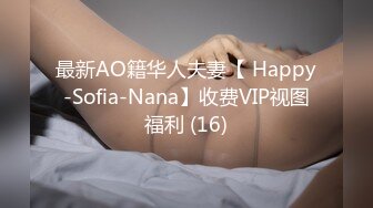  童颜巨乳小骚妹全程露脸大秀直播，性感的爆奶子自慰骚穴，给小哥舔弄大鸡巴