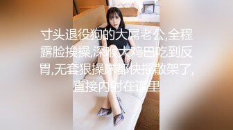  床上4个中年妇女互相玩弄，吃奶玩逼浪荡呻吟，看的大哥欲火焚身加入战场