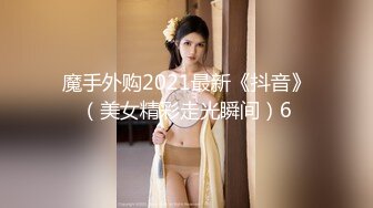 2019最新流出酒店大圆红床拔完火罐的小哥和漂亮女友一边看鬼片一边啪啪