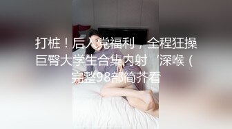 超高颜值极品美少女，情趣装娇小身材，骑乘插无毛小穴，会绝活抽插喷水，情趣椅爆操