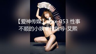 楼凤阿姨 应接不暇的生意，操着还要顾客在外面等着，骚气满满，挂掉电话全程拥抱舌吻帅哥！