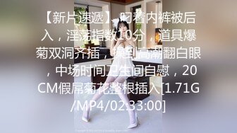  剧情演绎要命的嫂子楼道里勾引要饭的傻子，揉奶玩逼交大鸡巴，让傻子舔逼揉奶爆草