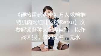 【家庭摄像头破解】骨感美女待客厅看电视，竟然给看哭啦，眼泪哗哗地流，还和狗狗亲嘴! (2)