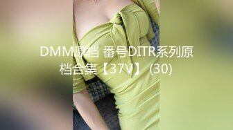 蜜桃成熟啦美乳嫩妹黑丝跳蛋自慰，露出奶子半退下丝袜跳蛋塞逼，大号假屌快速抽插骑坐