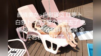 风骚小辣妹全程露脸4女同台，黑丝诱惑吃奶玩逼，轮流展示骚穴，群魔乱舞淫荡又刺激，听大哥指挥精彩别错过